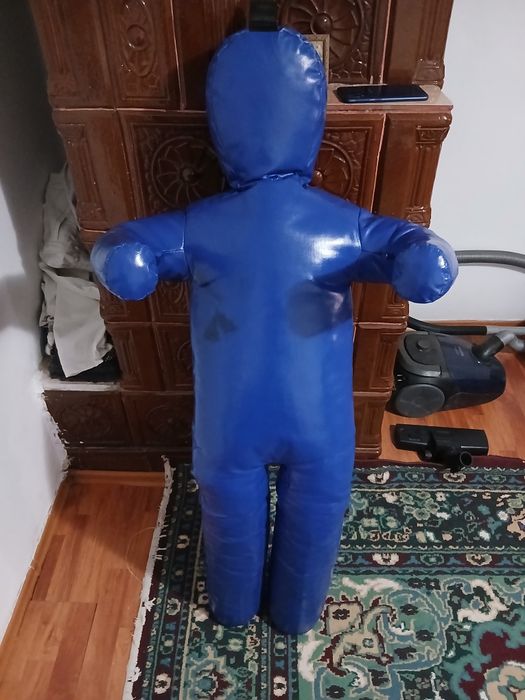 Vând manechin de lupte