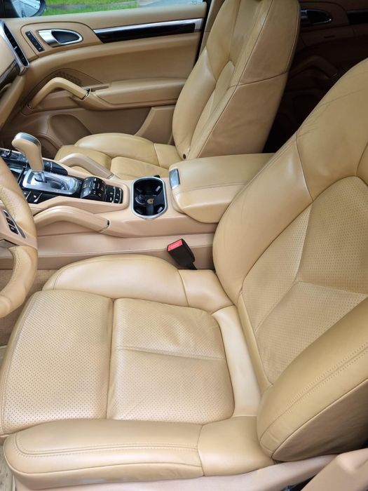 Vând Porsche Cayenne
