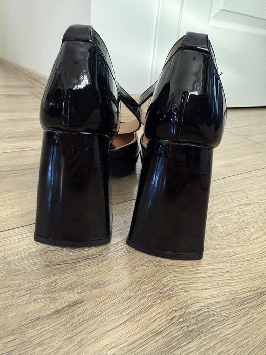 Обувки на висок ток Zapatos 38 размер