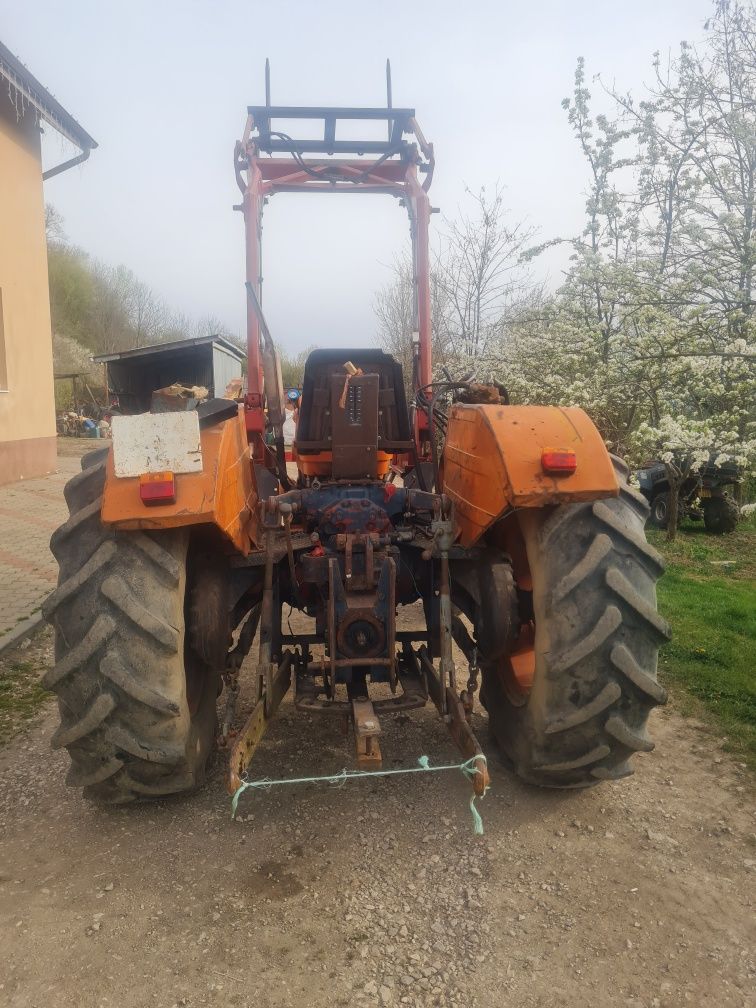 Vand tractor Fiat Someca 670 cu incarcator