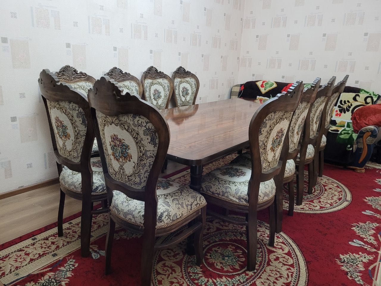 Стол с 12 стульями. Stol 12ta stul bilan