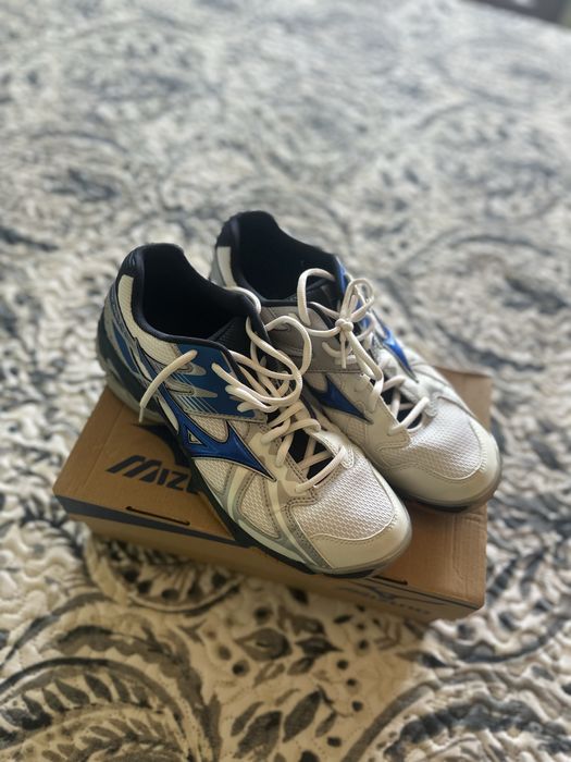 Mizuno Wave Bolt 4