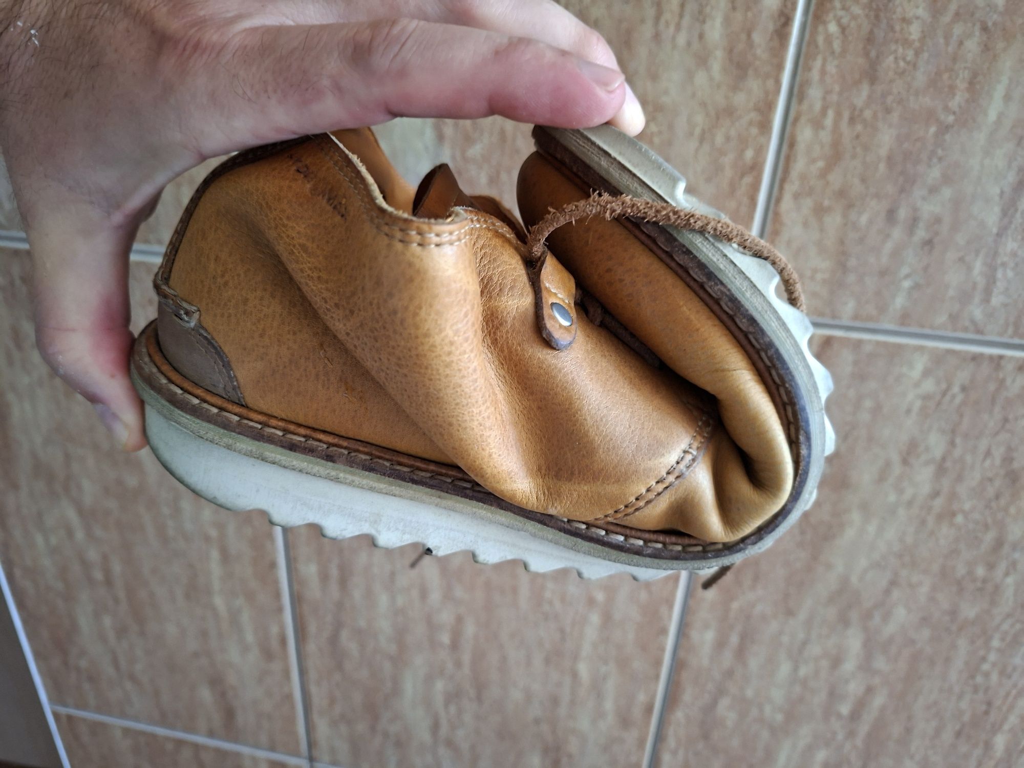 Ghete ușoare Ecco din piele de cămilă