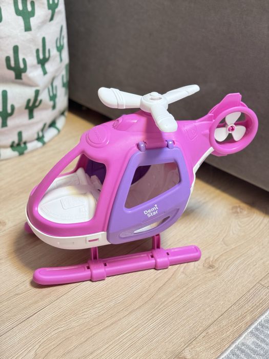 Продам вертолет и машину для куклы