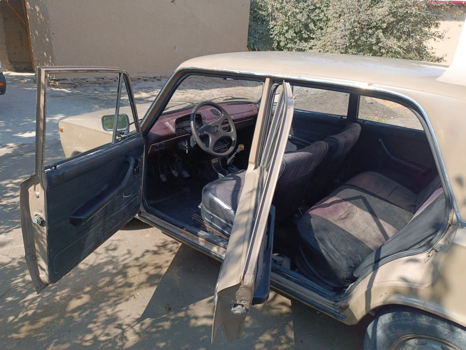 Vaz 2101 sotiladi
