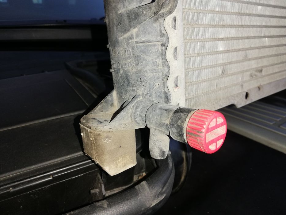 Радиатор bmw 525 2002г.