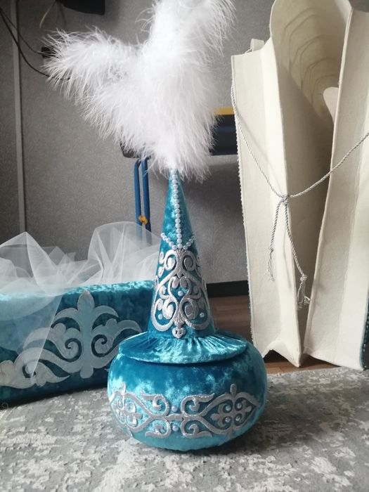Коржын, корзина, саукеле на сырга салу