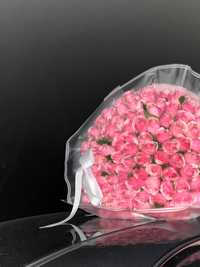 Красивые розовые розы по 51 шт.
