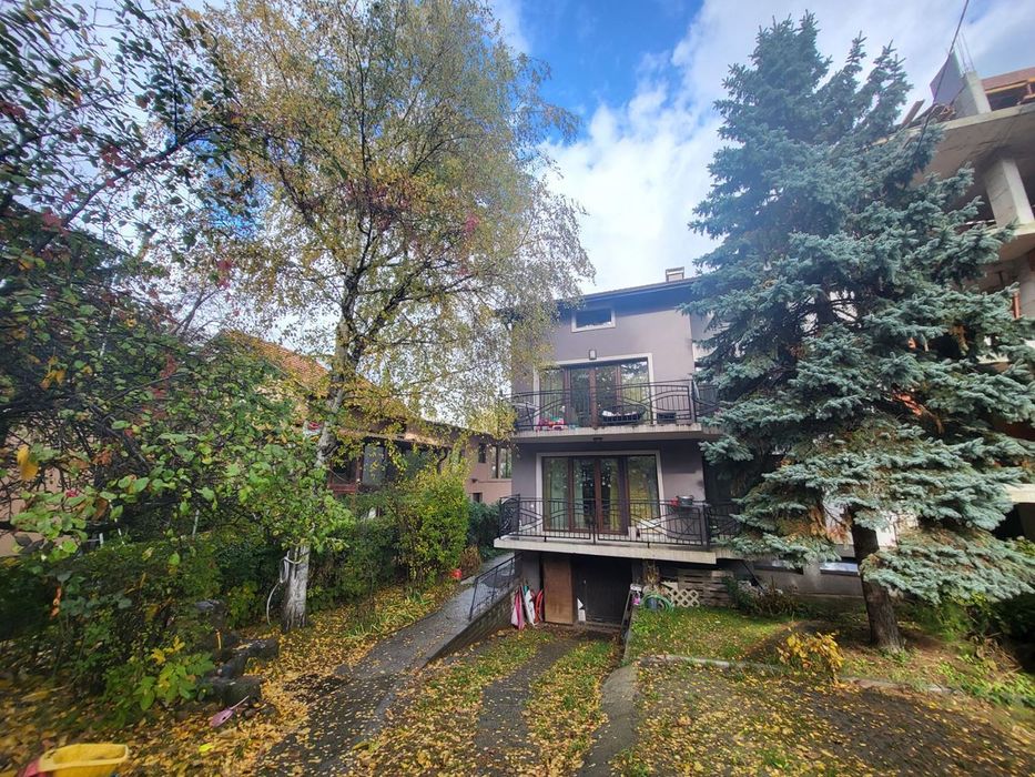 Тристаен апартамент в ж.к. Бояна! Обзаведен!