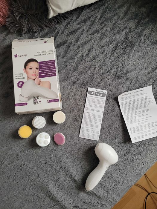 Perie electrica pentru ingrijirea zilnica a tenului