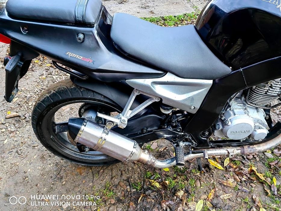 Motocicleta impecabilă Daelim Roadwin motorizare 125cc-4T. Neg.