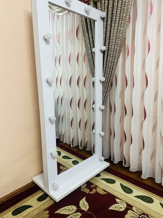 Modellar,magazin,dokon va go’zallik salonlari uchun oyna.