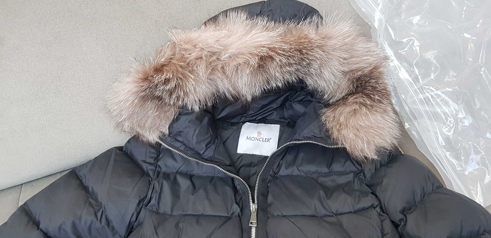 Geaca model Tatie  M o n c l e r/ puf de gasca /blana  de vulpe!