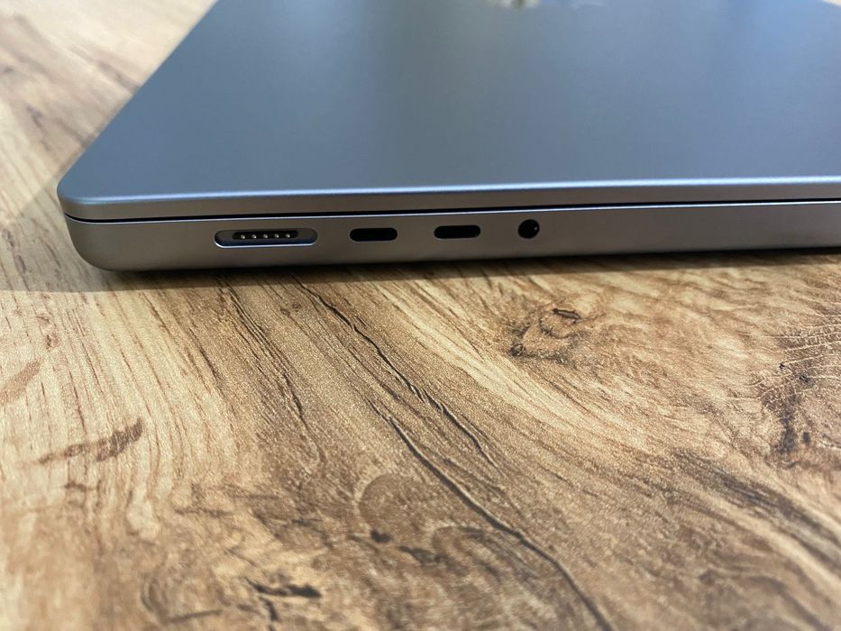MacBook Pro 16" M1 Pro 10-CPU, 16-GPU, 32RAM,512SSD
