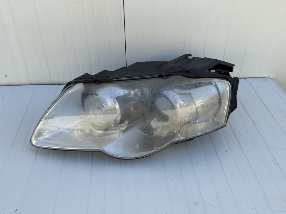Far stanga VW Passat B6 bi-xenon adaptiv original Europa