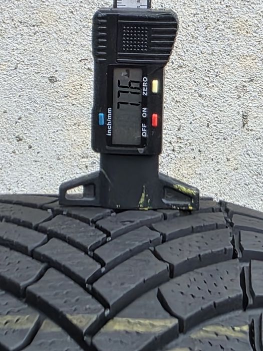 Vând patru anvelope de iarna semperit 225 55 17  dot 2523