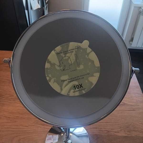 НОВО! Двустранно козметично огледало с LED, увеличение 1X/10X