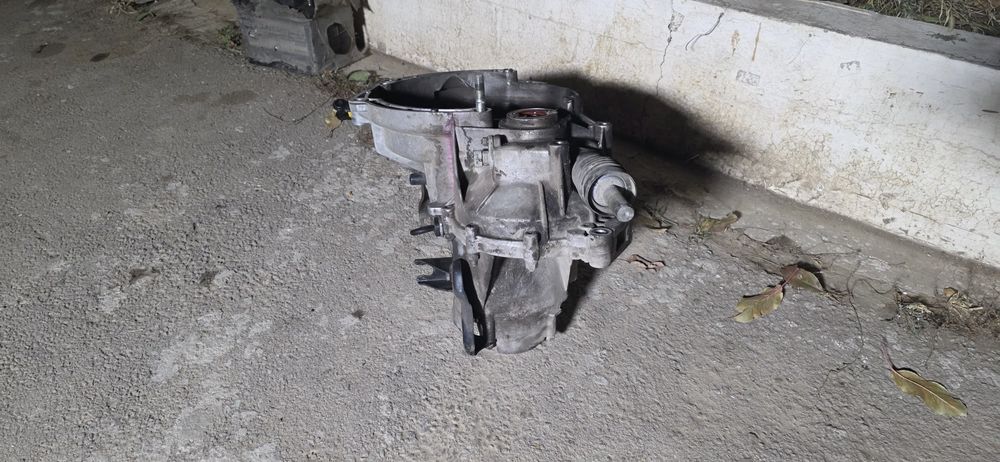 Продам  мкпп на приору бу