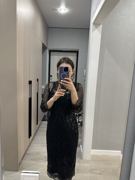 Продам платье чернное