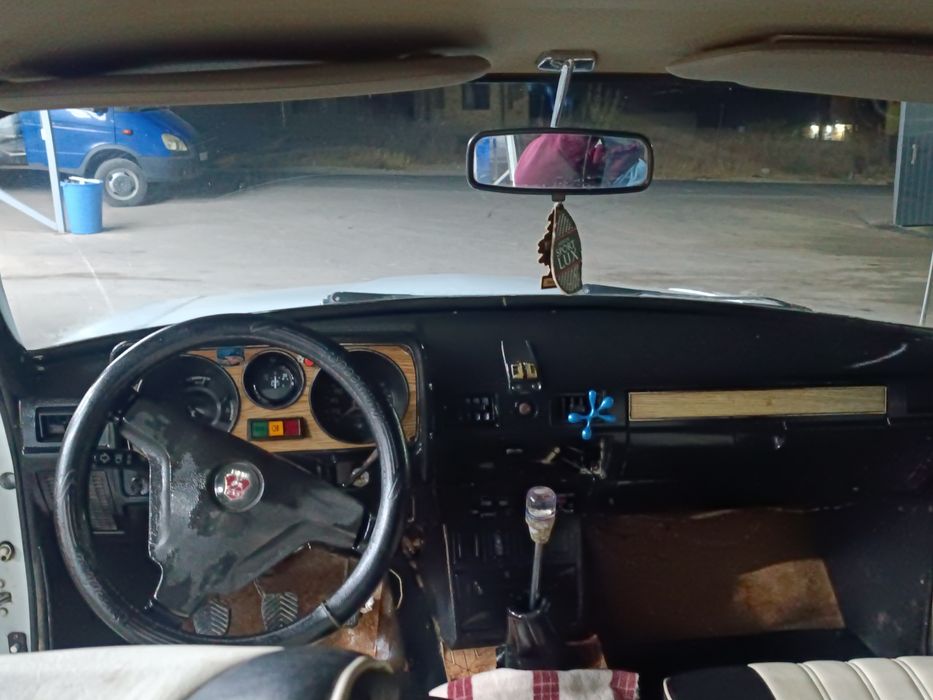 Volga 2401 sotiladi gaz benzin