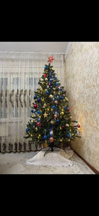 Ёлка с игрушками