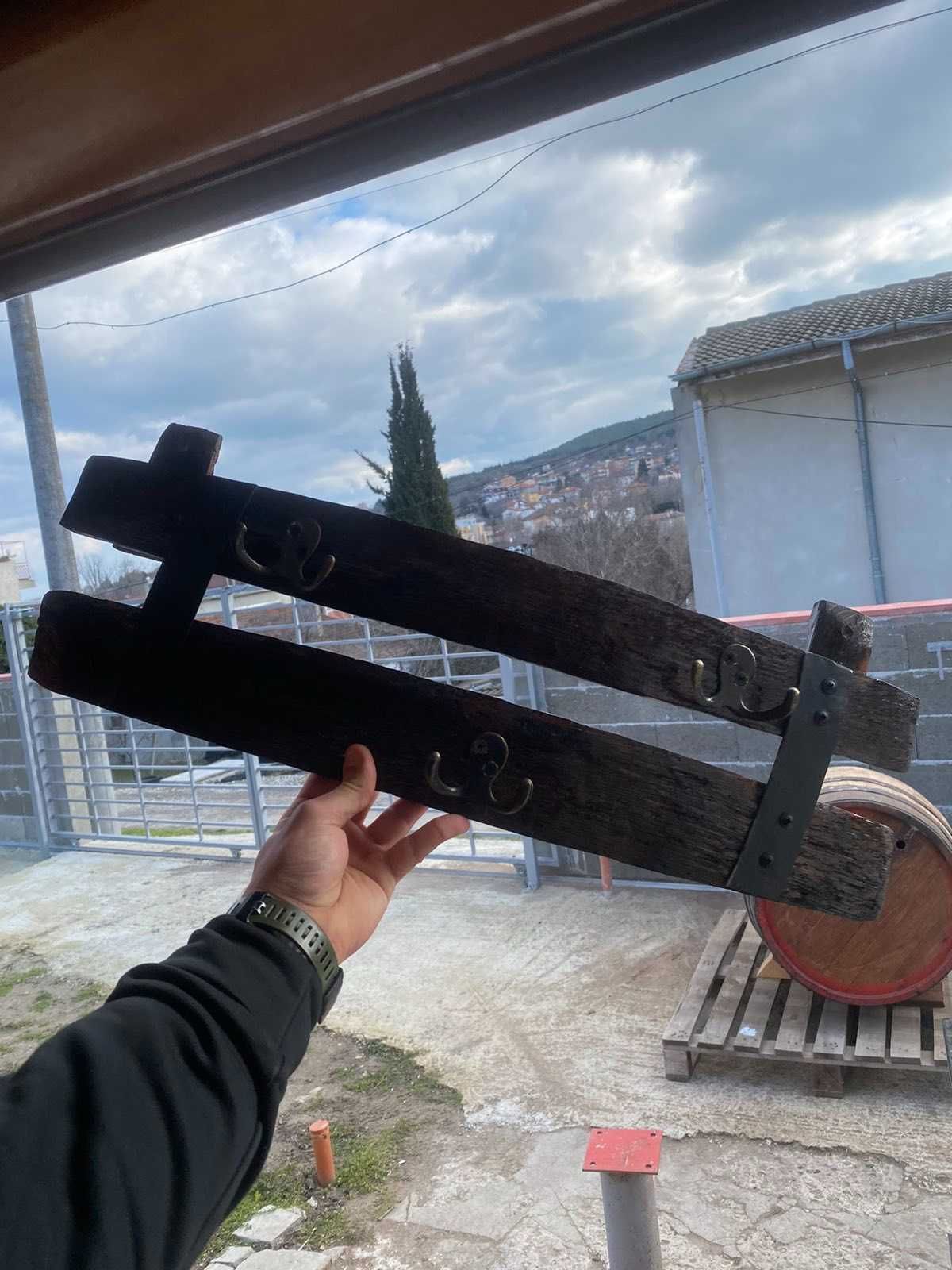 Закачалка от дърво