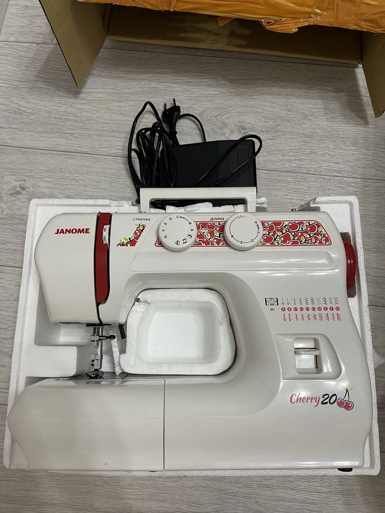 Швейная машинка Janome Cherry 20