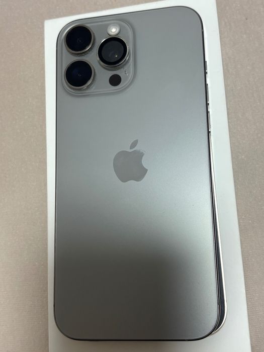 Продавам Iphone 16 pro max 1700лв. 256GB 99% живот на батерия.
