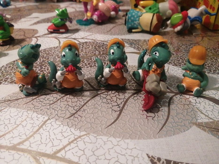 Коллекционные игрушки „Киндер сюрприз” „Динозавры” 1990х годов