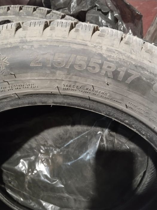 Шины 215/55/17 продам!