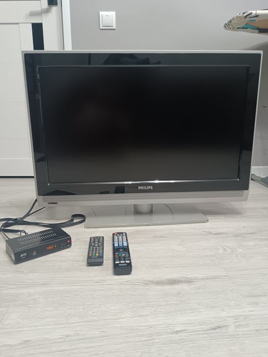 Продам телевизор PHILIPS с приставкой (не смарт тв)
