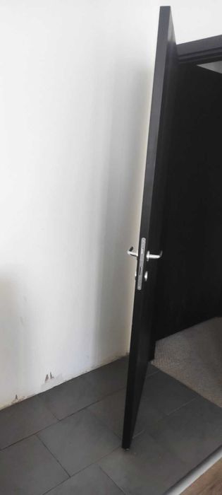 Продавам интериорна врата