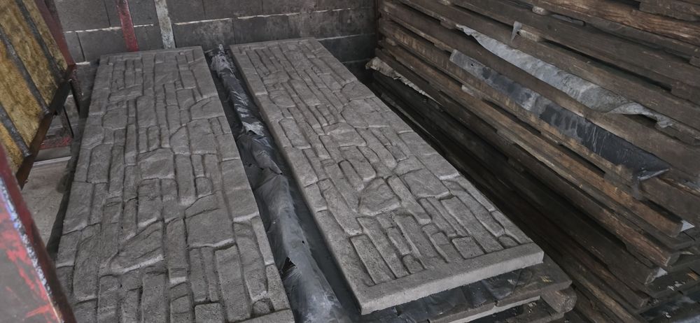 Matrite profesionale placi gard beton, macara si masa vibranta