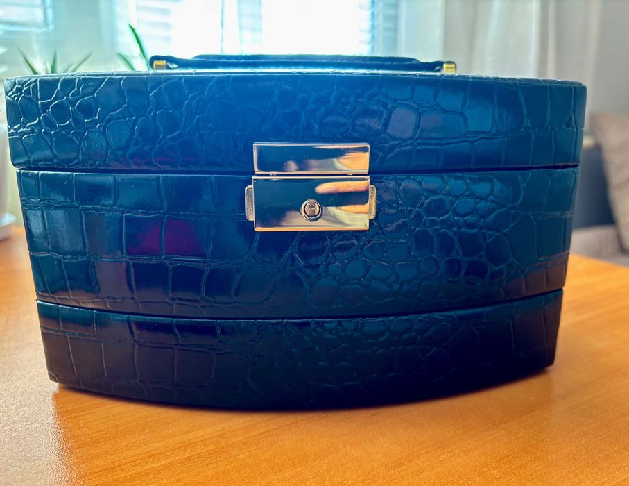 Кутия за бижута на три нива