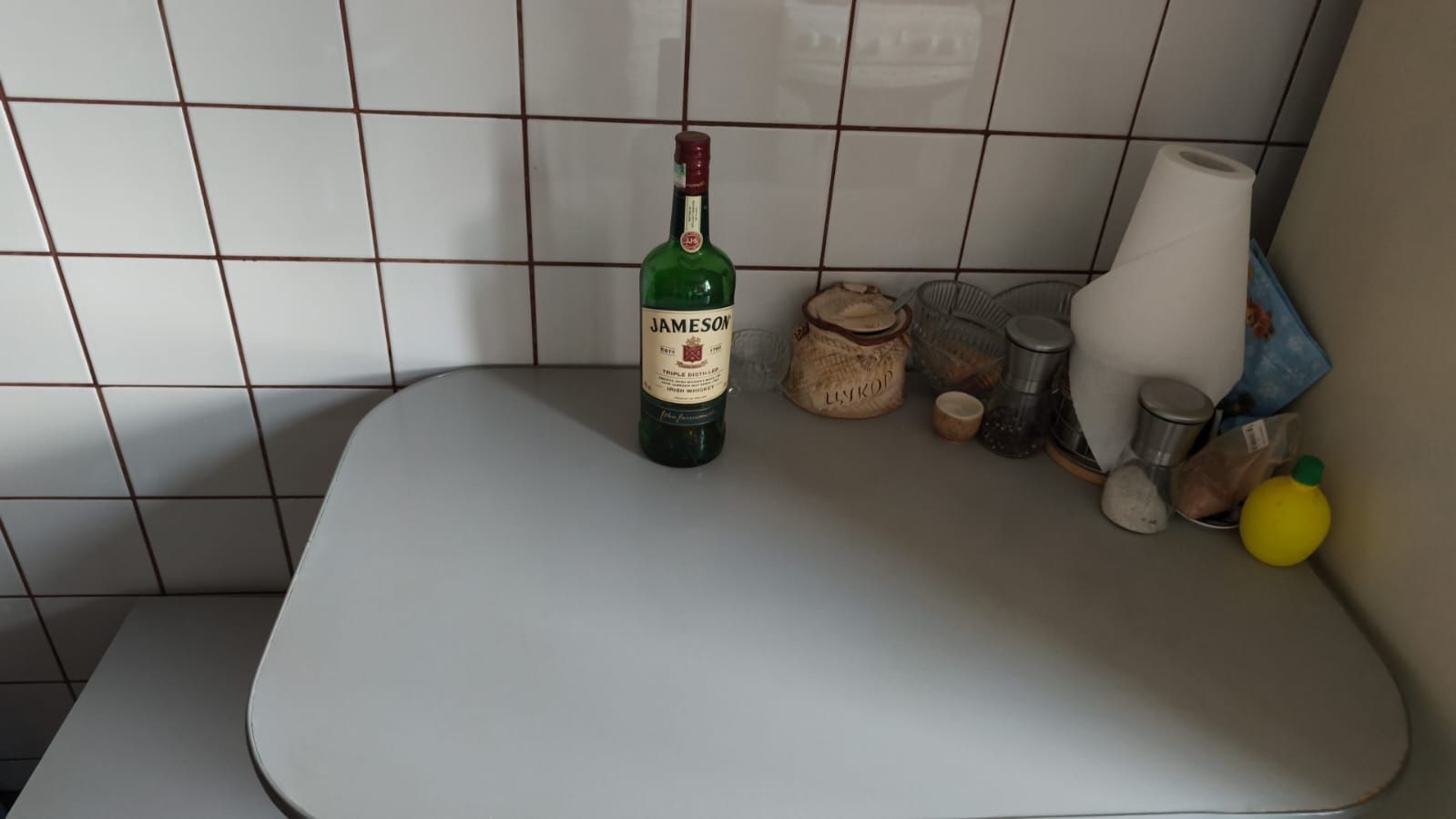 Продаю кухонный стол и стулья серого цвета в отличном состоянии