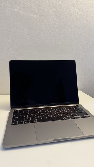 Macbook pro 2020 (13дйюмов)