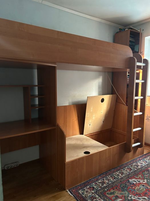 Двухъярусная кровать