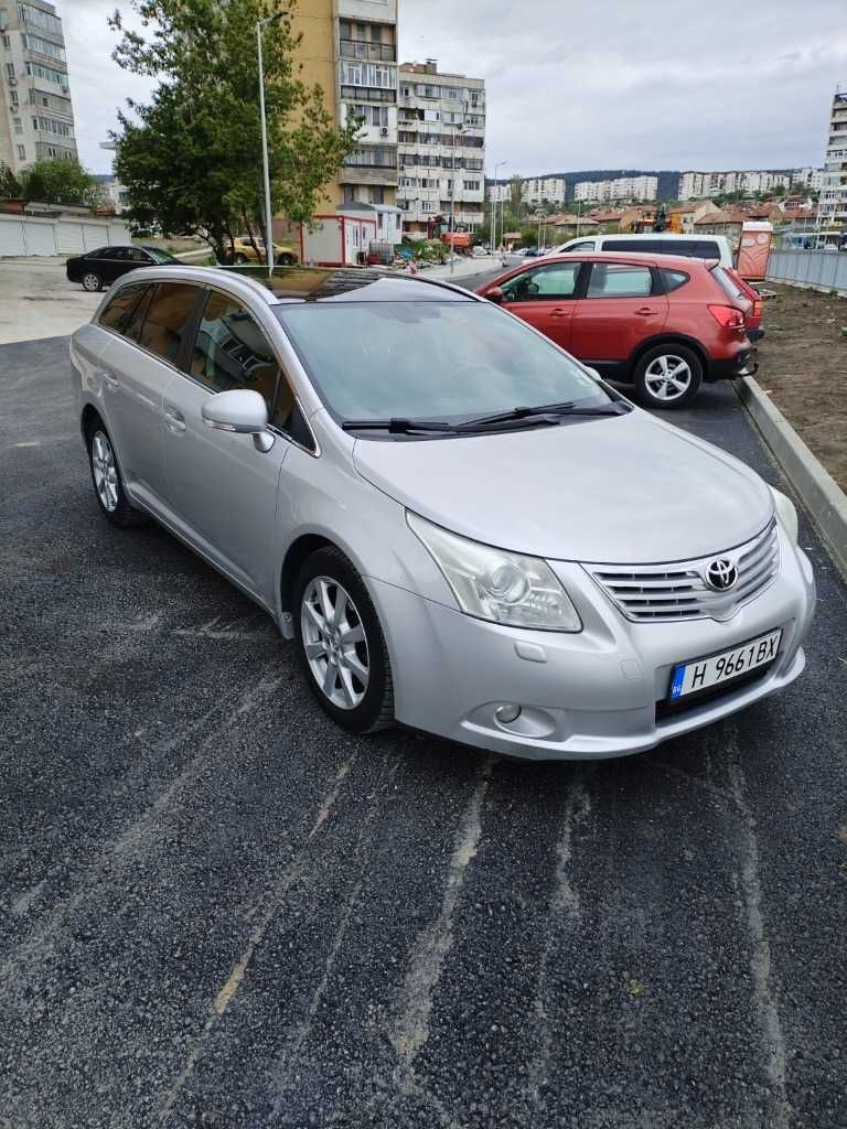 Продавам Тойота Авенсис Т27