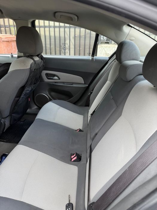 Vând Chevrolet Cruze 2010