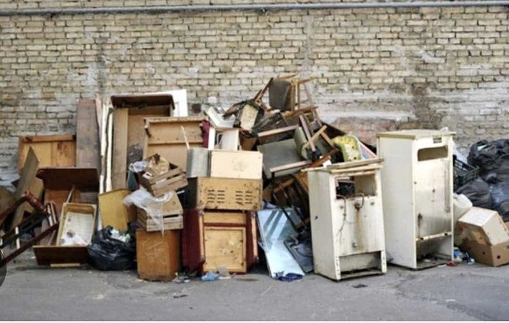 Debarasări mobila veche  / Curățenie subsoluri curți  transpot mobila