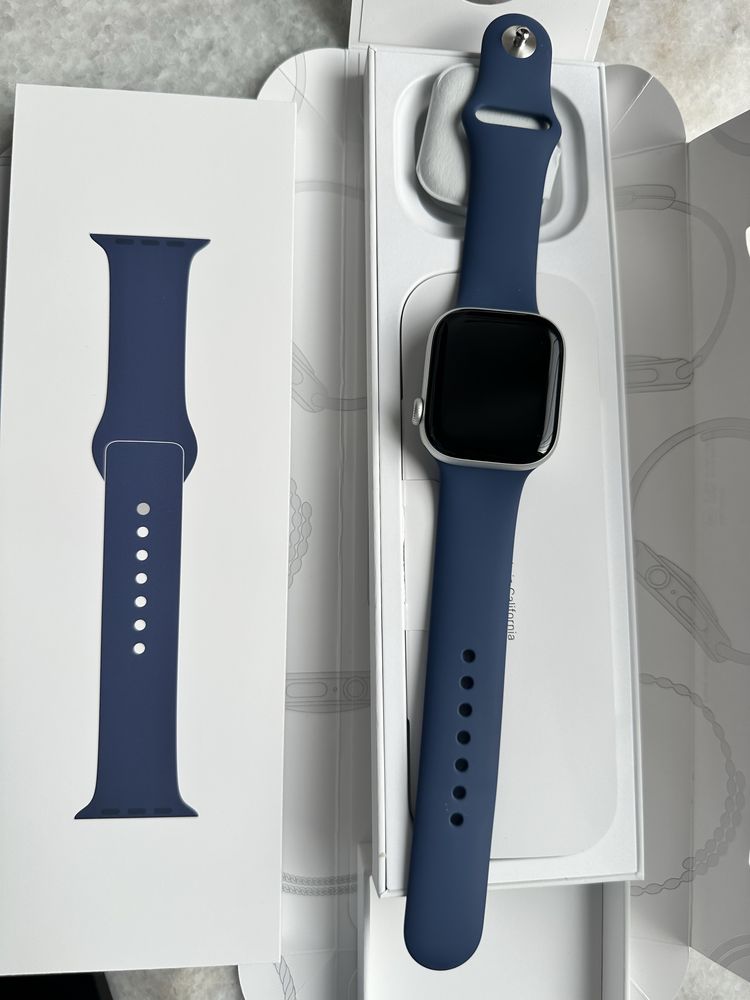 Продам Смарт-часы Apple Watch Series 10 M/L 42 мм