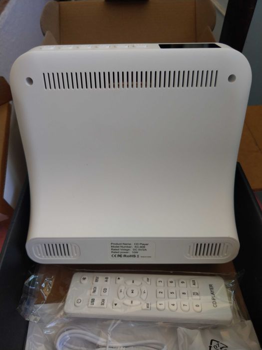 Ново FM радио и CD плейър с високоговорители дистанционно управление