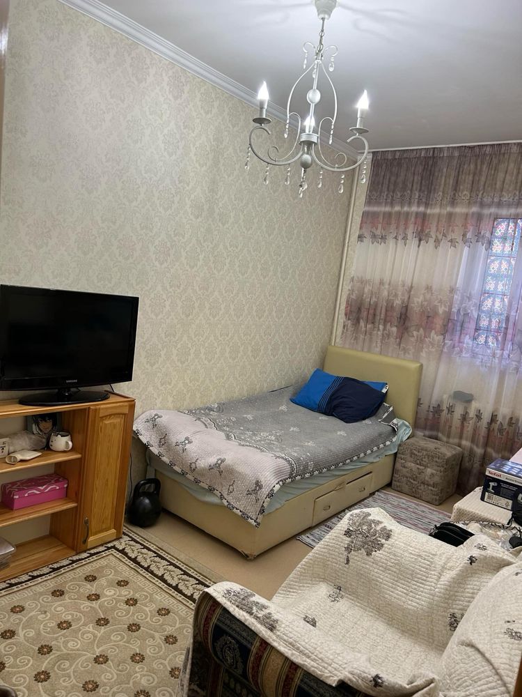 Продается квартира метро ойбек в девяти этажном доме