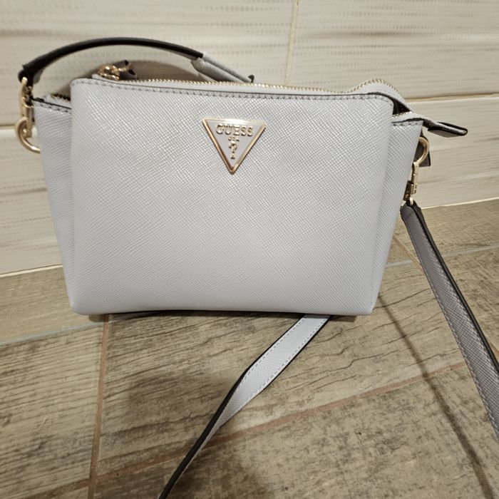 Дамска оригинална чанта GUESS.170лв.Нова