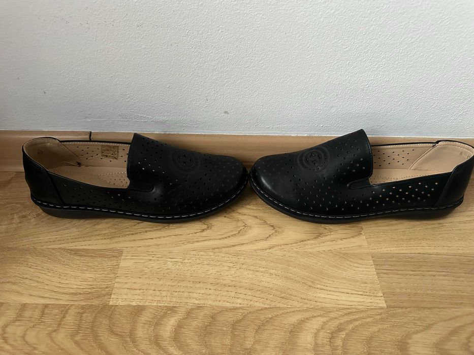 Pantofi noi (nepurtati)