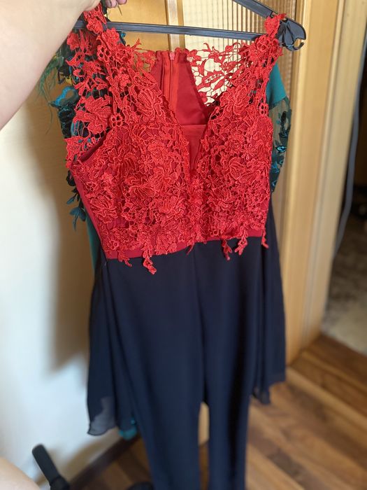 Vand rochii de ocazie