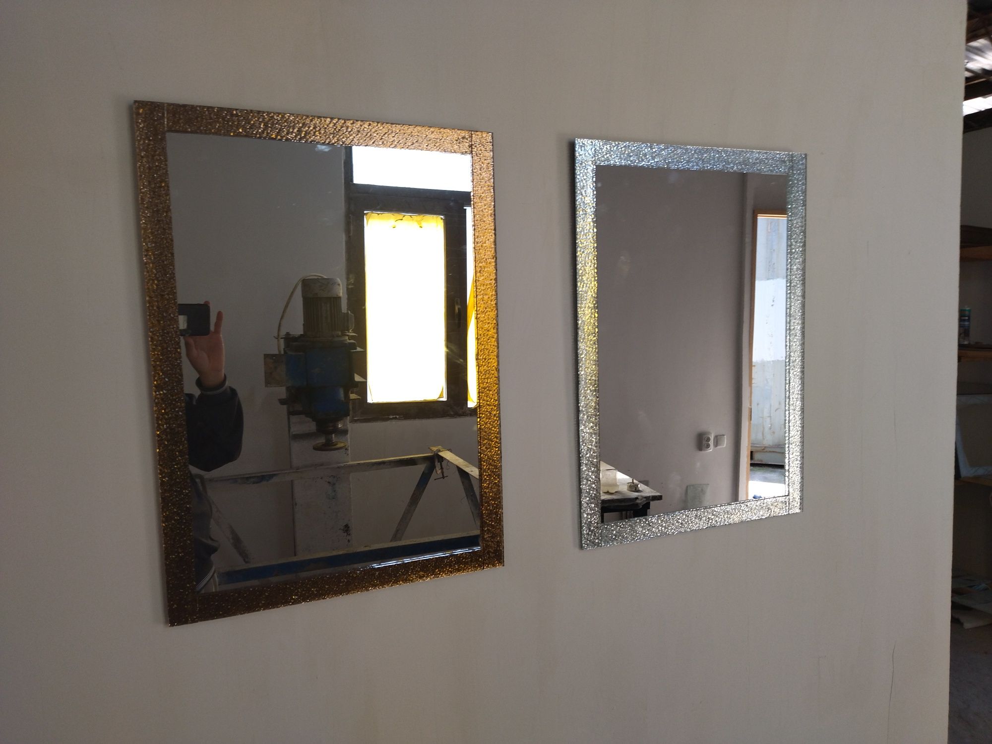 Ванный зеркало и полка
