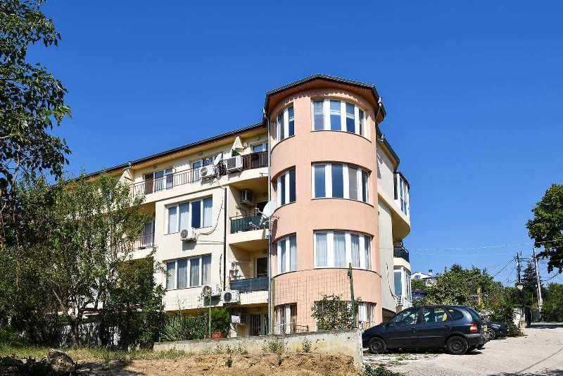 Продава се Тристаен апартамент в Варна, м-т Траката - 110 кв.м за 969 €/кв.м - Снимка #2