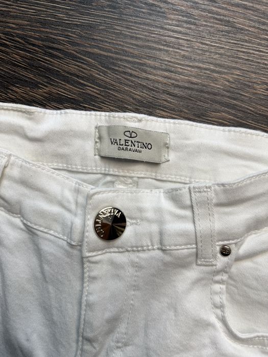 Blugi valentino garavani, potriviti pentru M