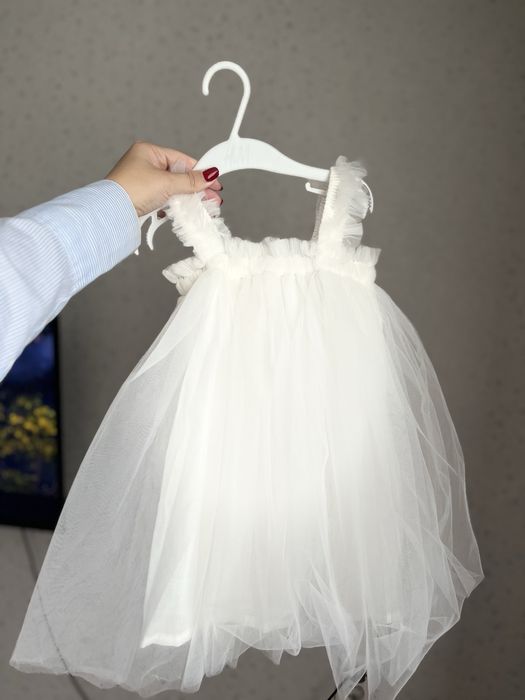 Продам платье белое девочек